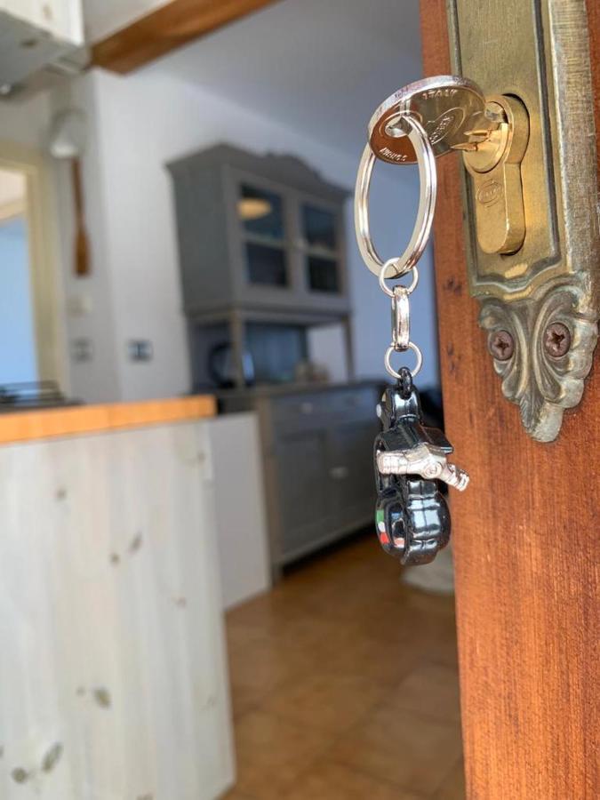 Casa Lisetta, 3-Room Apartment With Lake View Torri Del Benaco Luaran gambar
